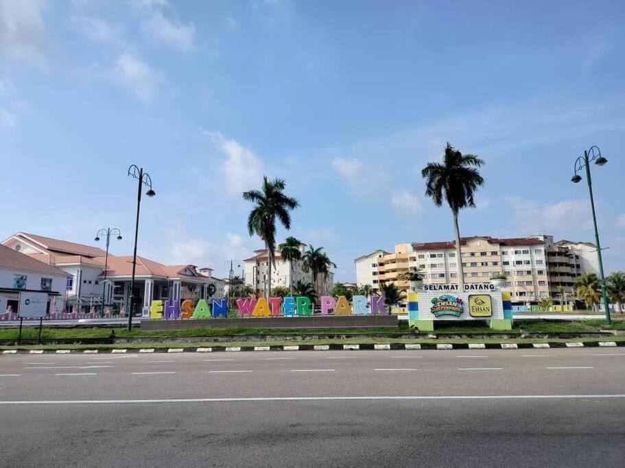 Homestay Elina - Cheap And Cosy Port Dickson Exterior foto